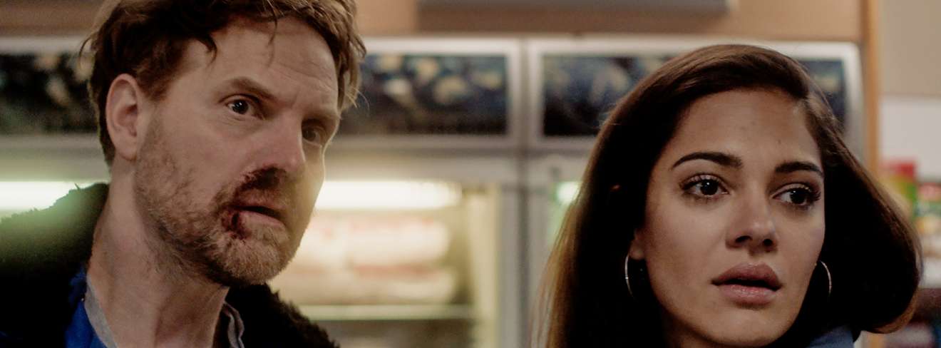 Filmwelt Verleihagentur: Beule - Olli (Janek Rieke) und seine nicht mehr ganz so geheime Geliebte Mia (Nilam Farooq)